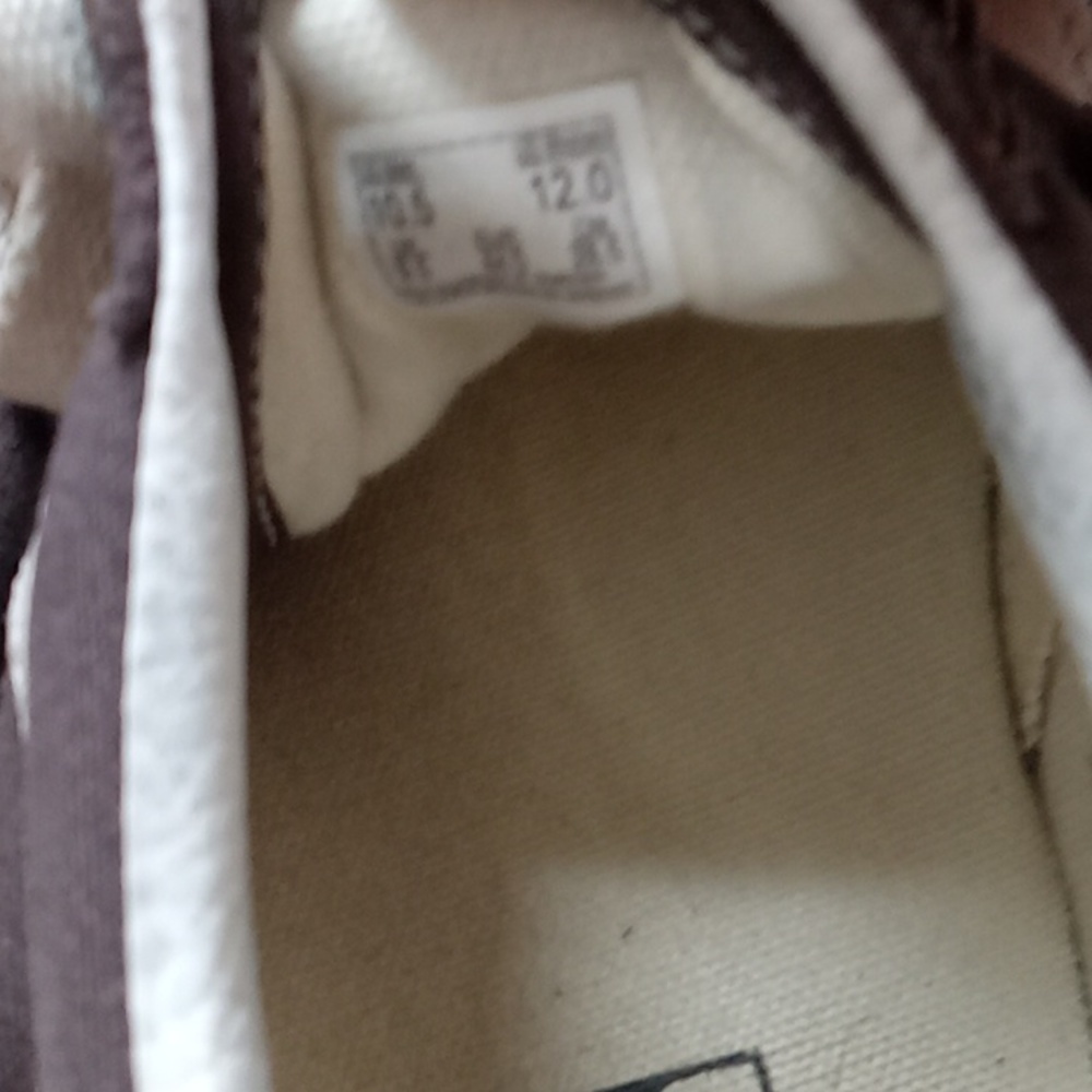 VANS - Picture 2 of 3